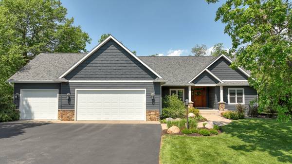 $649,900 / 4br - 3156ft2 - 904 Timber View Drive (Altoona)63845962121729120