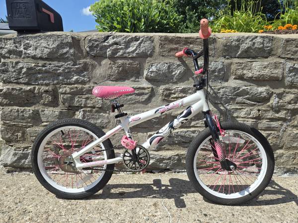 Girls Bmx Bicycle w/ 18" wheels 1