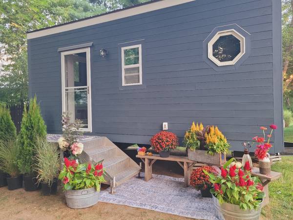 $43,000 / 160ft2 - Tiny Home on Wheels, 8x24 flat bed Trailer with Hookups, Sleeping Loft (Derry)63932188820099120