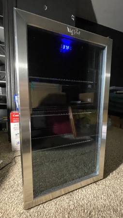 Whirlpool WHB36S Mini Chiller Fridge Beverage Center 1