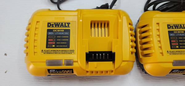 DEWALT 20V 60V MAX FLEXVOLT LITHIUM-ION Fan Cooled Fast charger 1