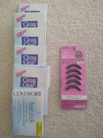 600 Facial Oil Absorbing Sheets and 5 Eyelash Curler Gums 1