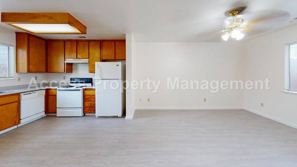 $1,200 / 2br - 700ft2 - 114 Baker St 2 Bed, 1 Bath (Waterford)63970305742211123