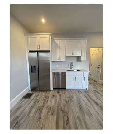 $1,000 / 3br - Adams Village: Available Oct 1 One room in a 3 bedroom (Adams Village)63839292342529122