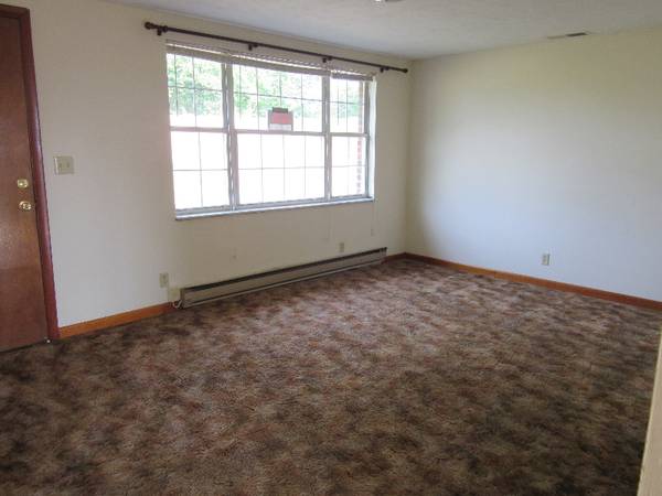 $895.00 / 3br - 3BR $895 country setting63989521283074122