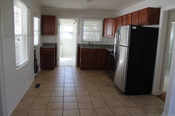 $1350.00 / 2br - 880ft2 - Two Bedroom Home63842024720643124
