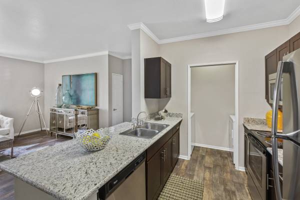 $1,931 / 1br - 774ft2 - **PRICE DROP! 1 BED, 1 BATH W/ WRAP AROUND PATIO AVAILBLE NOW!!* (Rocklin)63919495465986123
