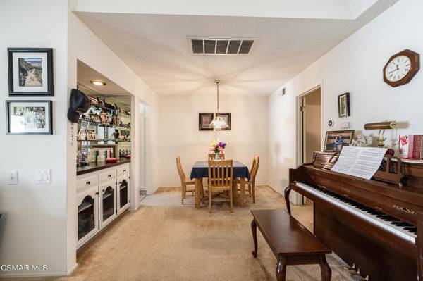 $2,550 / 1br - 910ft2 - Beautifully remodeled West Park condo in the heart of Westlake Village (Westlake Village, CA)63800279954689122
