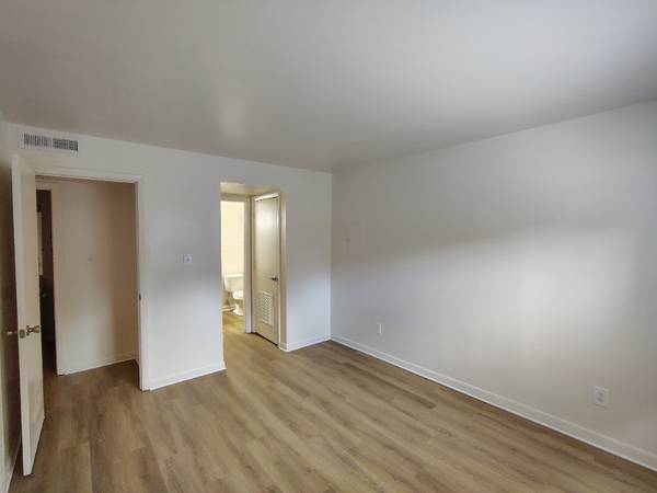 $1066.00 / 2br - 840ft2 - Unidad moderna de 2 habitaciones y 1.5 baños en Lynchburg, VA - Disponible 25/08/2025 - $63689186641409121
