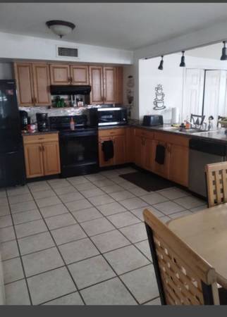 $675 / 5br - 2000ft2 - Looking for a room mate (Tucson)63674826395139120