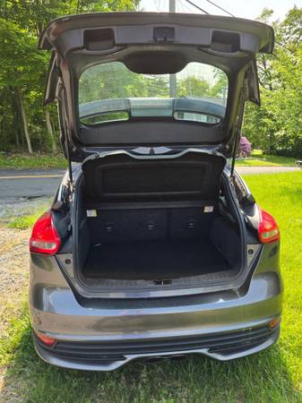 Ford Focus ST 2016 - $7,500 (West Orange)63614264328067122