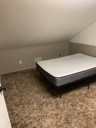 $510.00 / 6br - 2050ft2 - Shared  and private rooms right next to the park.64037556406273121