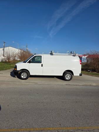 2020 Chevrolet Express 2500 6.0L - Photo 4