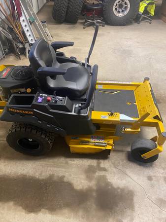 Hustler Raptor x zero turn mower 1