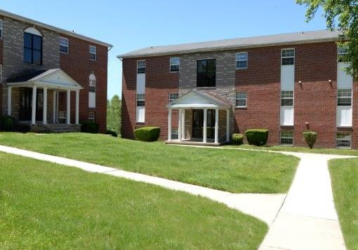 $1,698 / 2br - 950ft2 - Package Receiving, Pet Friendly, Large Closets (24 Colony Hill Ct, Baltimore, MD)63974187742723124