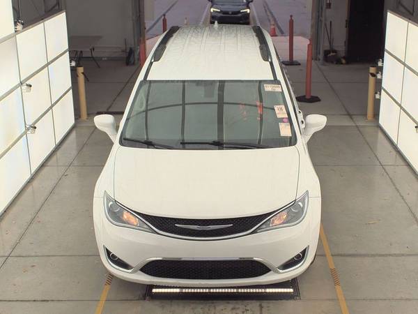 2019 *Chrysler* *Pacifica* *Touring* L handicap wheelchair rear entry - $29,900 (Chrysler Pacifica)63621190927233122