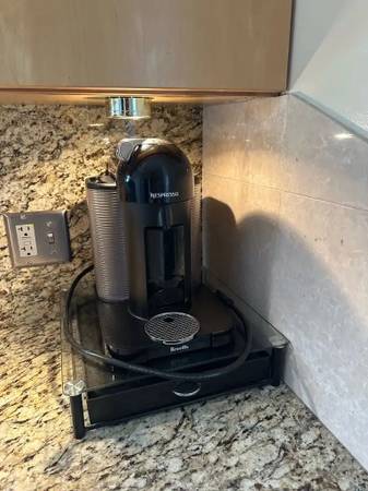 Nespresso Vertuo Máquina de Café y Expreso de Breville con Aeroccino, Negro - $80 (Washington DC)63471432443265122