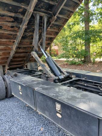 06 DURAMAX 17 FT DUMP TRUCK - $21,500 (MOUNT PLEASANT, N. C.)63613621816193122
