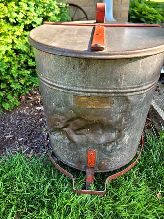 Underwriters Laboratories waste can 1