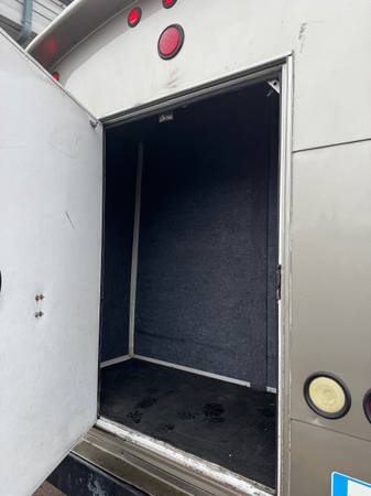 2011 Ford E-350 Transport bus - Photo 12