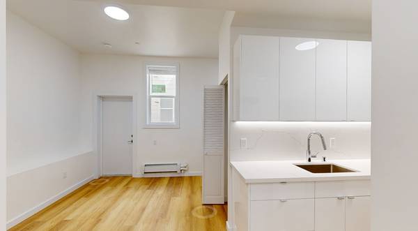 $6,045 / 2br - 747ft2 - 2844 Lyon@Greenwich/2ba/Remodeled Kitchen/W+D in Unit/Near Presidio (marina / cow hollow)63847325435521122