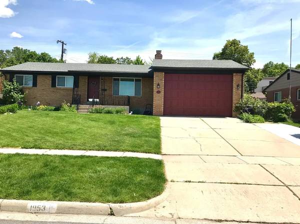 5 Bedroom 3 Bathroom, 2 kitchens, Sunroom, 2 Car Garage, Enclosed Yard 1