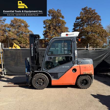2020 Toyota 8FD40U 8,000lbs. Pneumatic AC/Heat Diesel 4 Way Forklift 1