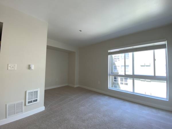 $1,525 / 373ft2 - ✨ Estudio en 4.º piso con vistas al patio interior | 373 pies cuadrados | Excalibur Apts (Downtown Bellevue, Eastside, Microsoft, Overlake, Amazon)63808107280643123