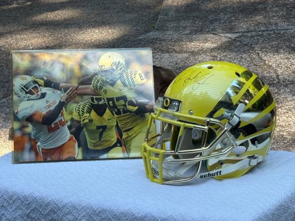 Authentic Oregon Duck Helmets 1