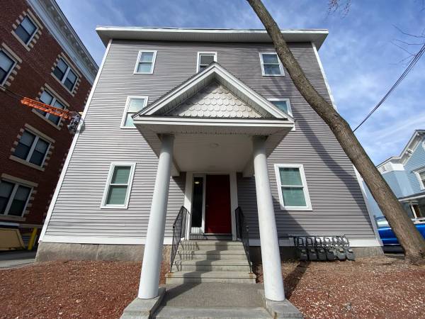 $1,409 / 1br - 445ft2 - Cozy and Quiet  1 Bedroom Apartment W/ A/C Included!! (616 Union Street , Manchester NH)63931520932098121