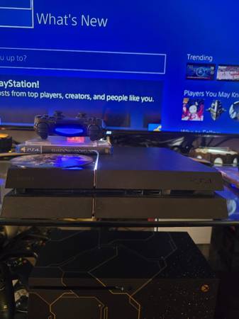 PLAYSTATION 4 4 Games One controller 1TB - $220 (Brooklyn)63443208092803122