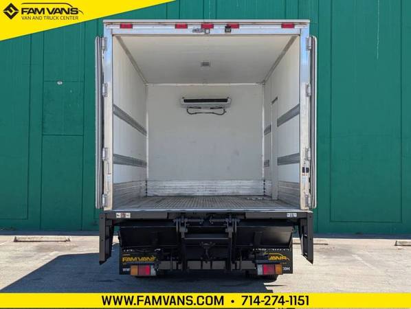 2014 Isuzu NPR Refrigeration 16FT - Photo 11