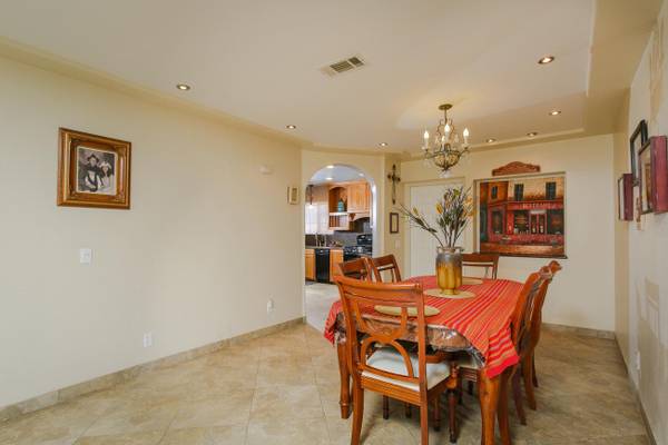 $3,195 / 3br - 1300ft2 - 3,195 3bed Beautiful Home- Hilltop Dr and Naples AREA (Chula Vista)63866049899395124
