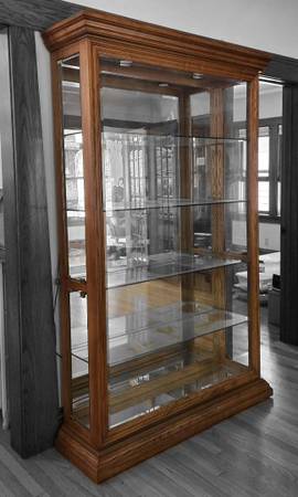 Lighted Display Cabinet 1