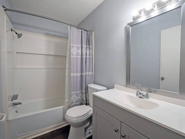 $1,070 / 2br - 850ft2 - 2 dormitorios, tocadores bien iluminados, espacio verde para mascotas y juegos (1355 Western Ave, Chillicothe, OH)63830011449987123