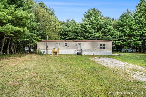$124,500 2-bed home on 2.4 acres with LAND CONTRACT TERMS AVAILABLE! (Morley, MI)64308911377667121