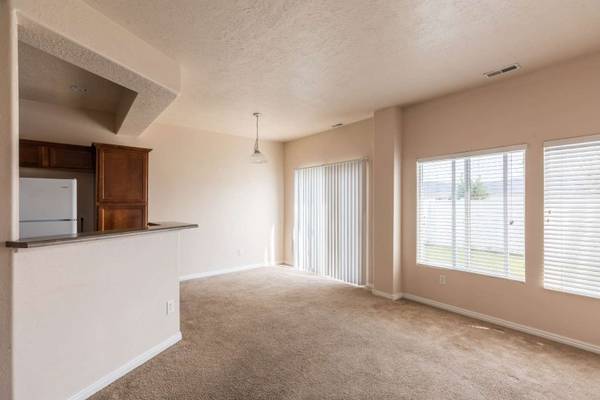 $2,225 / 3br - 1475ft2 - Bright and beautiful 3 bed / 2.5 bath! Don't wait to call us home! (Heber City - Hwy 40 and Hwy 189)64037391395714124