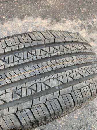 Single 225 55 17 Nexen Npriz tire 1