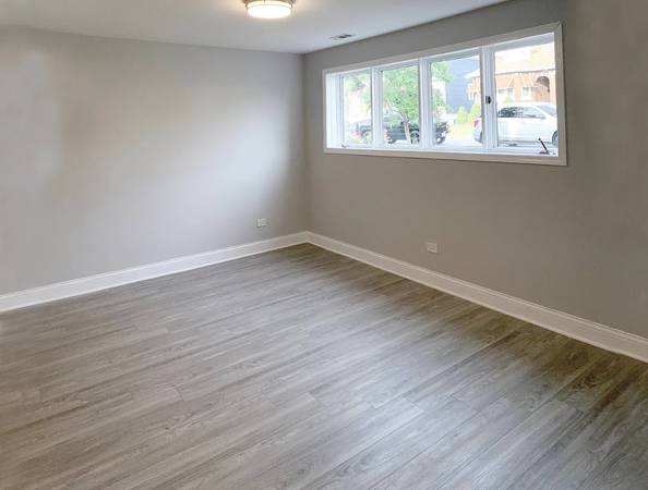 $1,600 / 2br - Apartamento brillante y limpio de 2 habitaciones en Midland Beach (Staten Island)63880472189185121