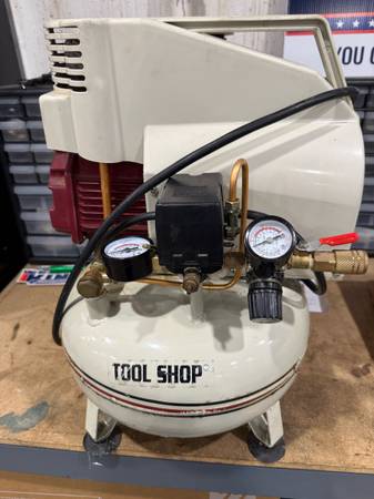 MINT 2HP Pancake Compressor - Works Perfectly 1