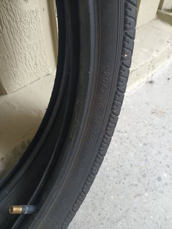 Innova BMX 20 x 2.30" con tubos - $25 (Seattle)63471460483457121
