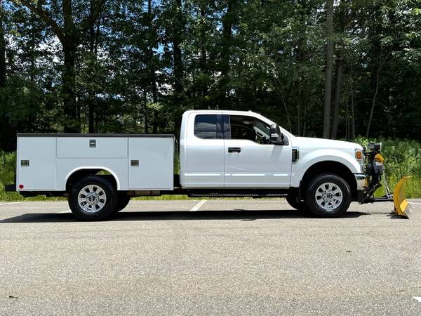 2022 Ford Super Duty F-350 Super Cab XLT Cuerpo Utilitario 4WD con Plow - $50,900 (Derry)63615472976643124