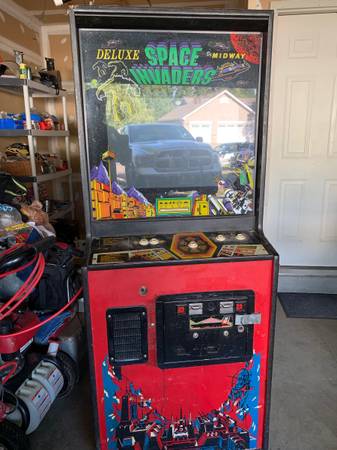 Space invaders deluxe from the 1970s or 1980s 1