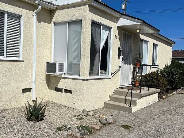$1,000 / 2br - 765ft2 - Recién remodelado dúplex de lujo de dos habitaciones y un baño (Los Ángeles)64035739515011123