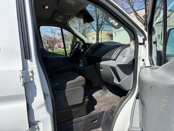 2018 Ford Transit 250 - Photo 10