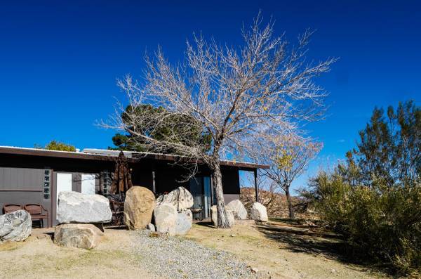 $2,400 / 3br - 2200ft2 - En alquiler: casa amueblada grande de 3 habitaciones y 3 baños en 5 acres (Morongo Valley)63668337625219122