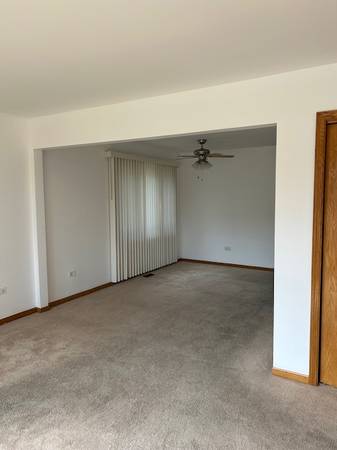 $2,100 / 3br - 1st Floor Spacious 3 Bedroom Utilities Included! (Jefferson Park)64041810811393123