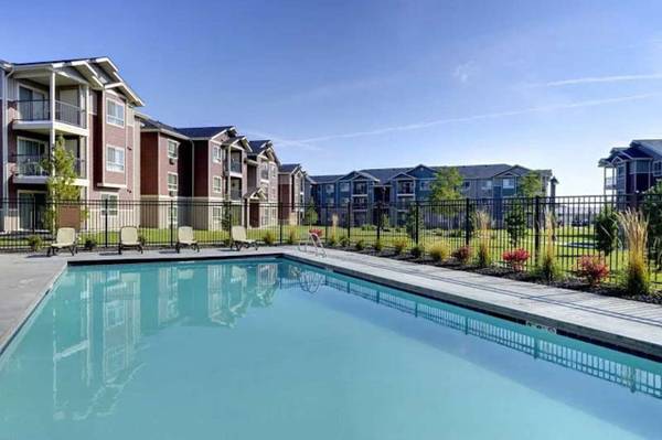 $1,540 / 2br - Beautifully Furnished Clubhouse, Game Room, 2/bd 2/ba (12111 104th Ave E, Puyallup, WA)63910194818179123