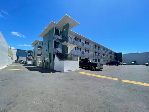 $2,095 / 2br - 600ft2 - Convenient access to H1 Freeway, Assigned Parking, Double pane windows (94-289 Leonui St, Waipahu, HI)63939392267522121