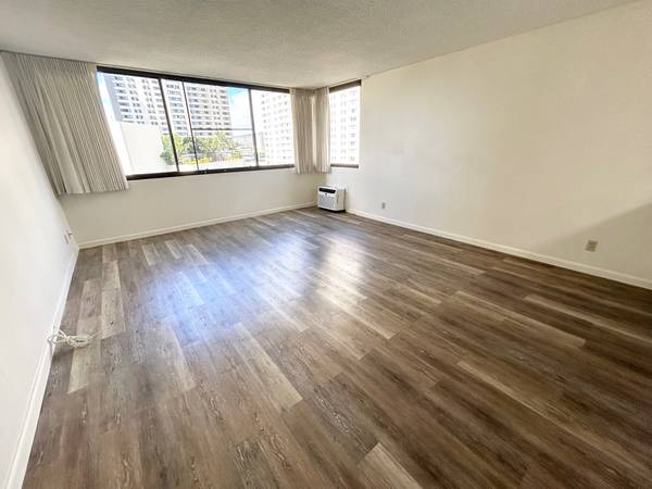$2,650 / 2br - 888ft2 - Available 1 bed/1bath/1 prkng at Kukui Plaza (Honolulu)63939395917058122